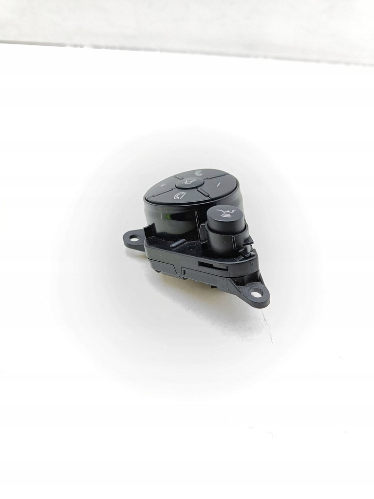 фото №7, Mercedes-benz c w204 2009 перемикач / кнопка керма