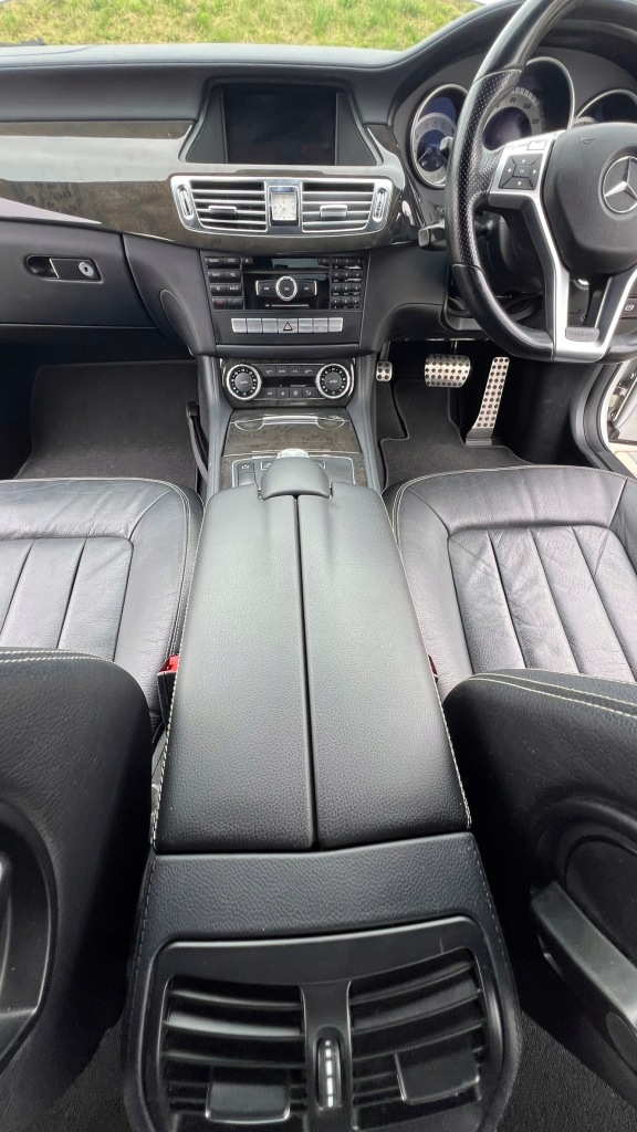 Решітка обдув середня годинник оригінальний номер mercedes cls w218 c218 a2188300754 Недорого