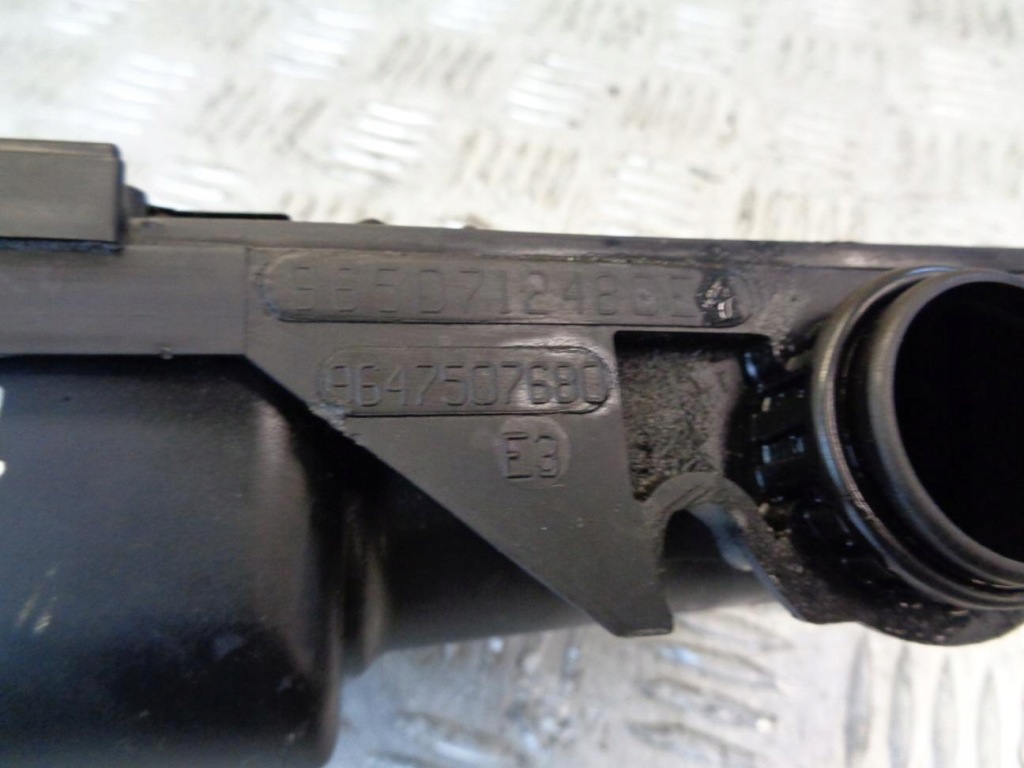 фото №4, Резонатор повітря вентиляція картера fiesta mk6 1.4tdci 05-