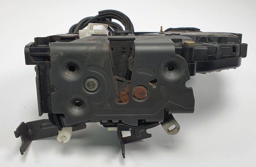 фото №1, Замок дверь левый перед volvo c70 ii 30753658 europa