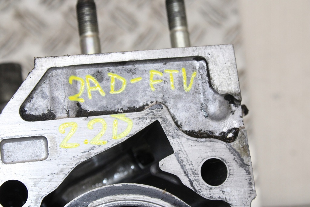 фото №8, Toyota corolla verso ii 2.2 d блок двигателя 2ad-ftv