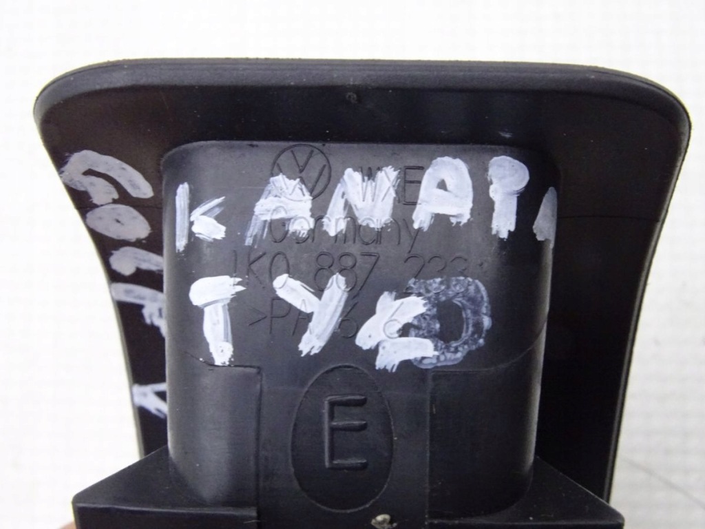 фото №3, Vw golf v 03-09 заглушка isofix