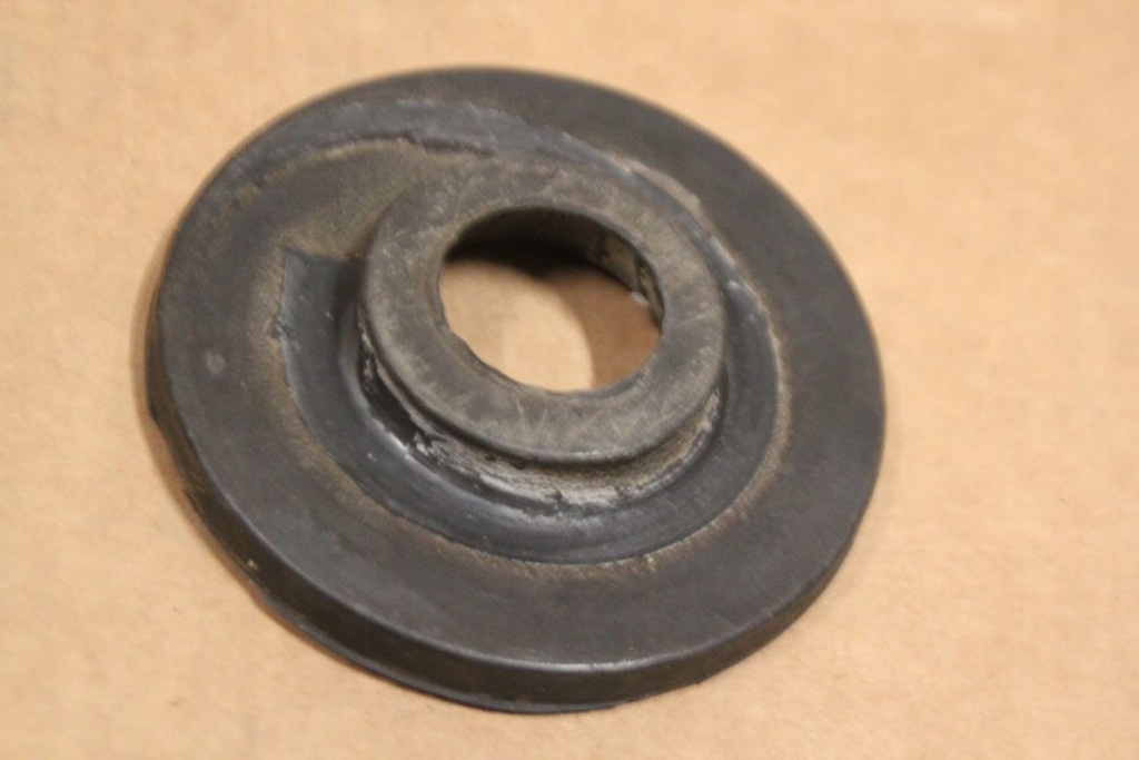 фото №1, Резиновый элемент подкладка подвеска vw atlas 3qf512149