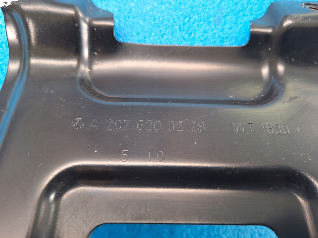 Купити Mercedes e coupe w207 кронштейн поперечина передній середній