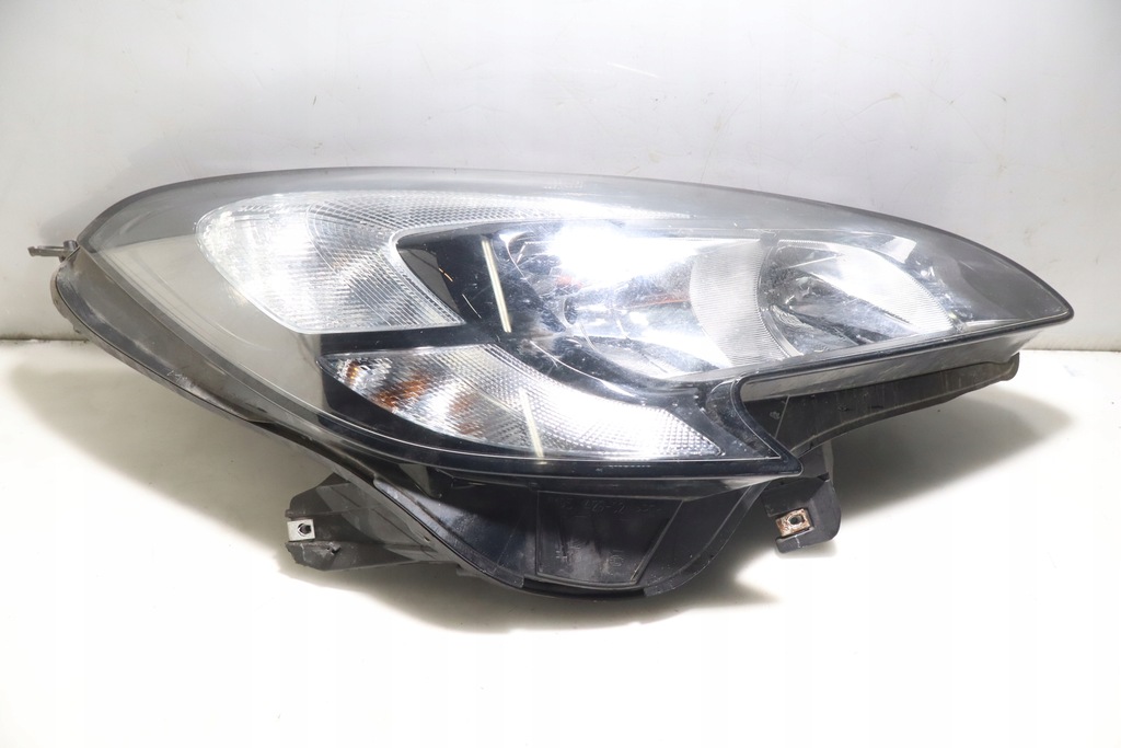 фото №1, Лампа правая передняя opel corsa e 39108223rh