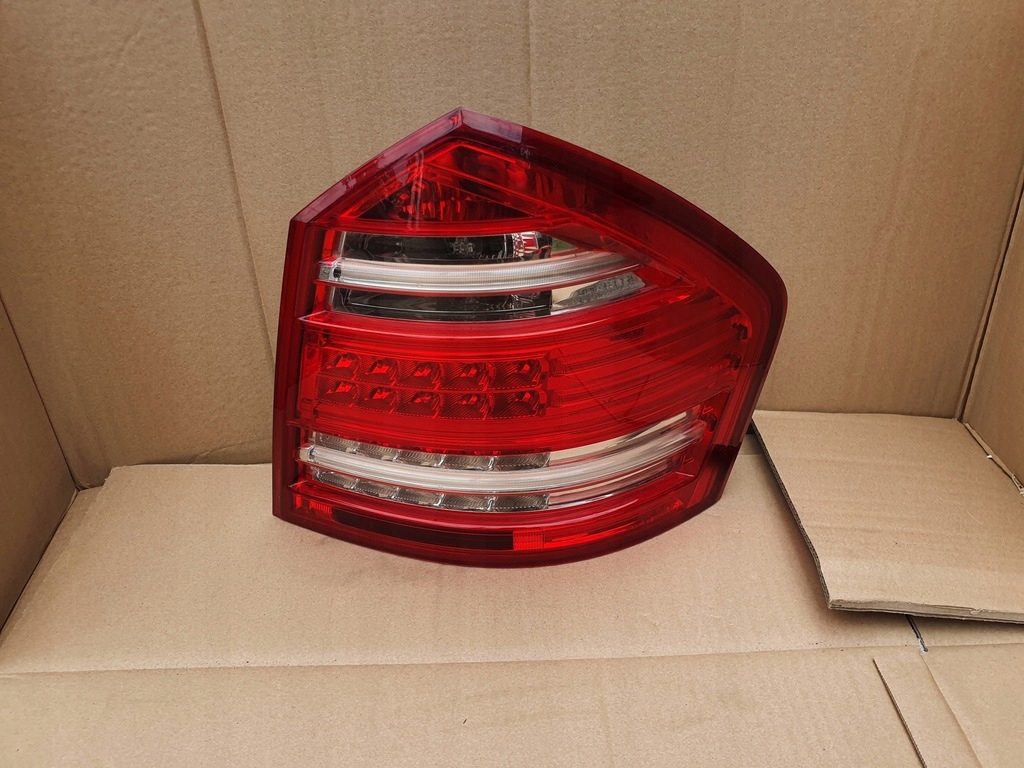 фото №1, Лампа правая задняя 1648203464 mercedes gl x164 lift