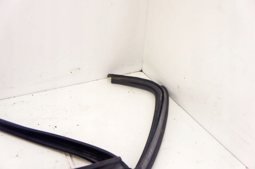 фото №2, Pa143 alfa romeo giulia прокладка стекло левый задняя