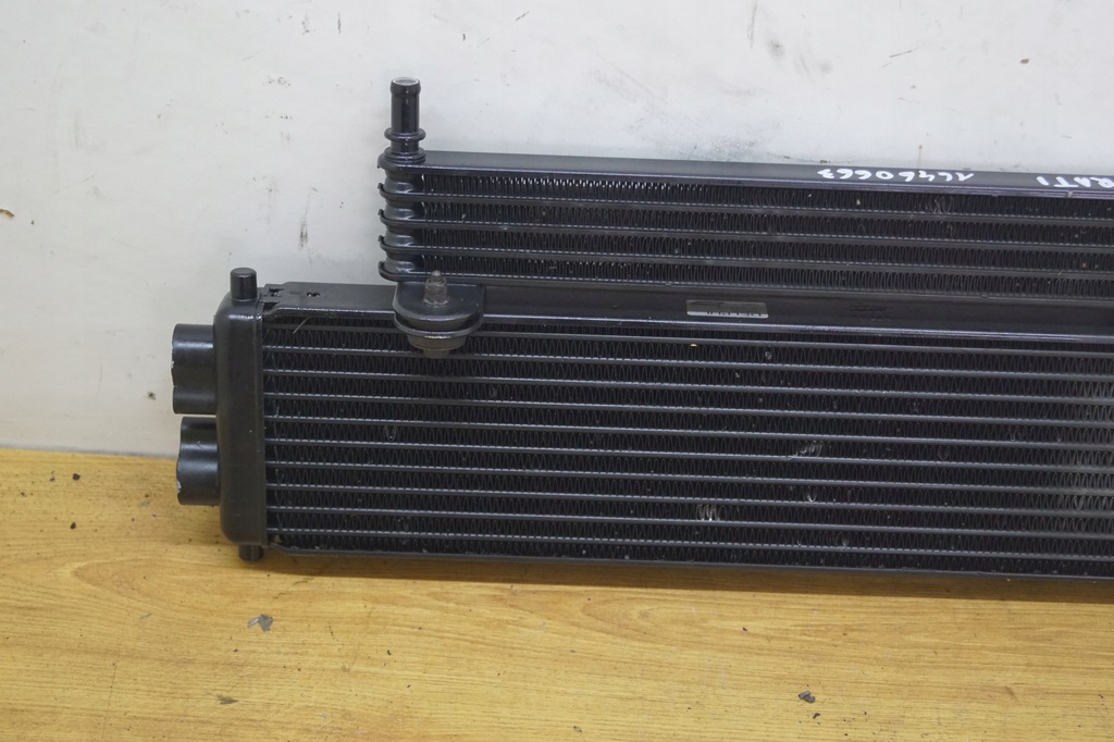 фото №6, Радіатор оливи maserati оригінальний номер 16460663