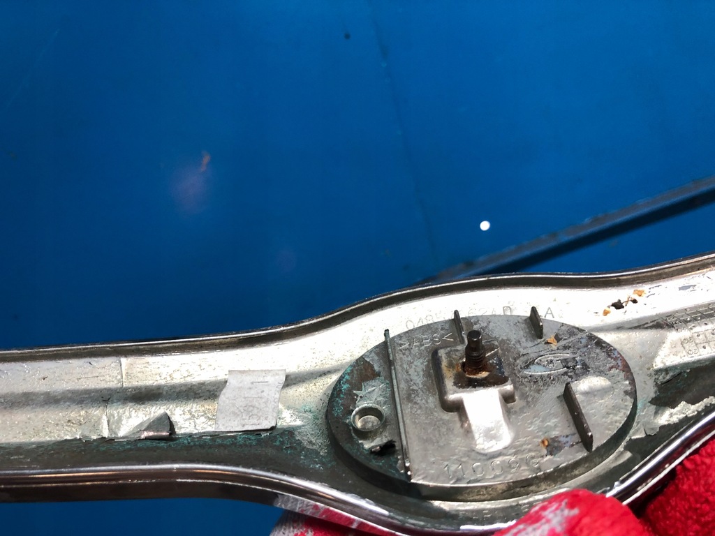 фото №9, Chrysler pacifica i 03- решітка радіатора емблема капот 04857662ad