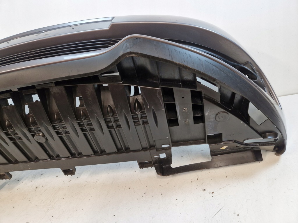 Renault scenic 3 3 рестайлинг  бампер передний перед решётка плита 620222347r с Разборки