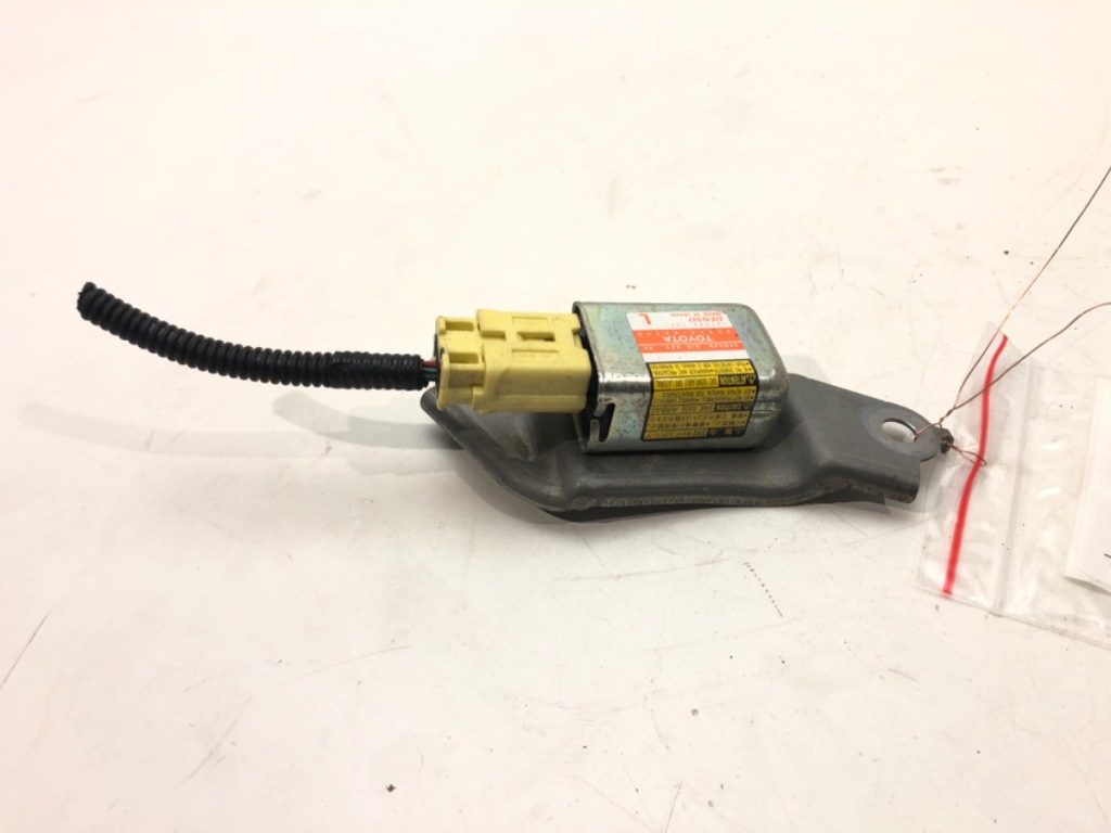 Купить Датчик ударный lexus rx 89834-0e010