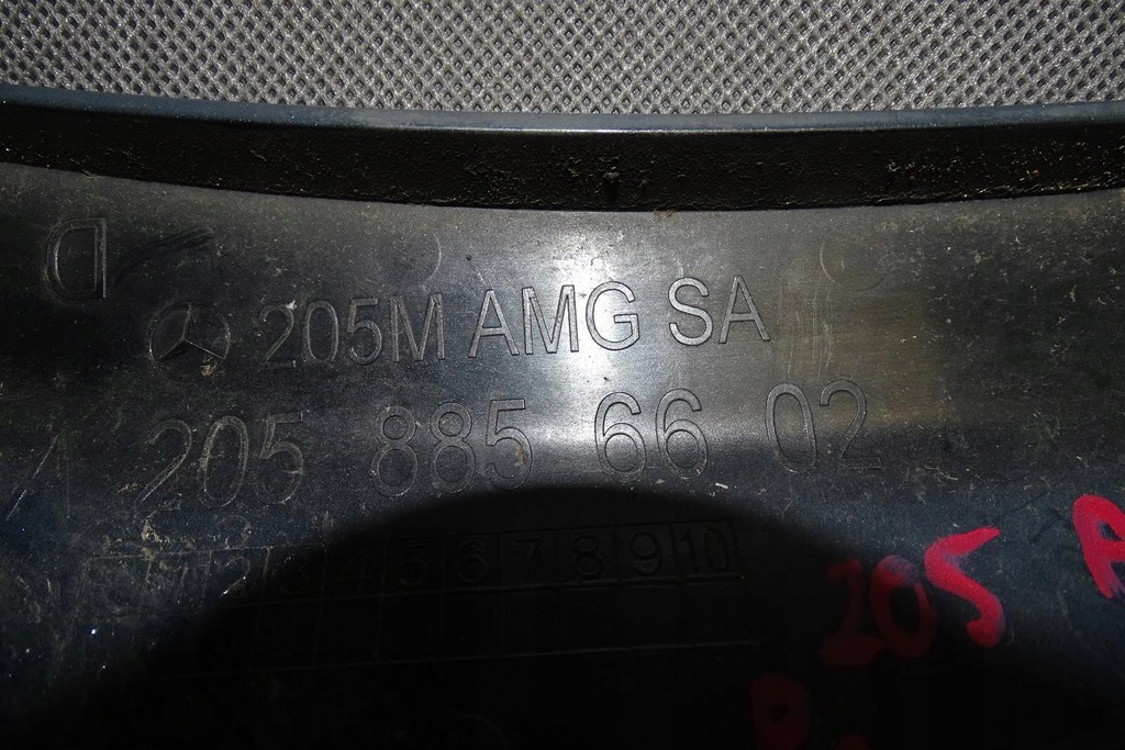 фото №9, Mercedes c-kl w205 amg молдинг бампера правая перед