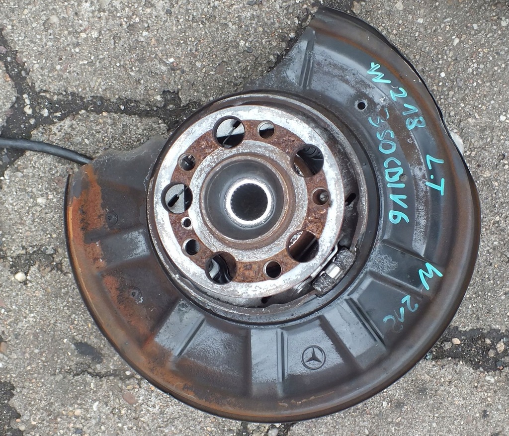 фото №1, Mercedes w218 поворотный кулак ступица левая задняя 3,0cdi