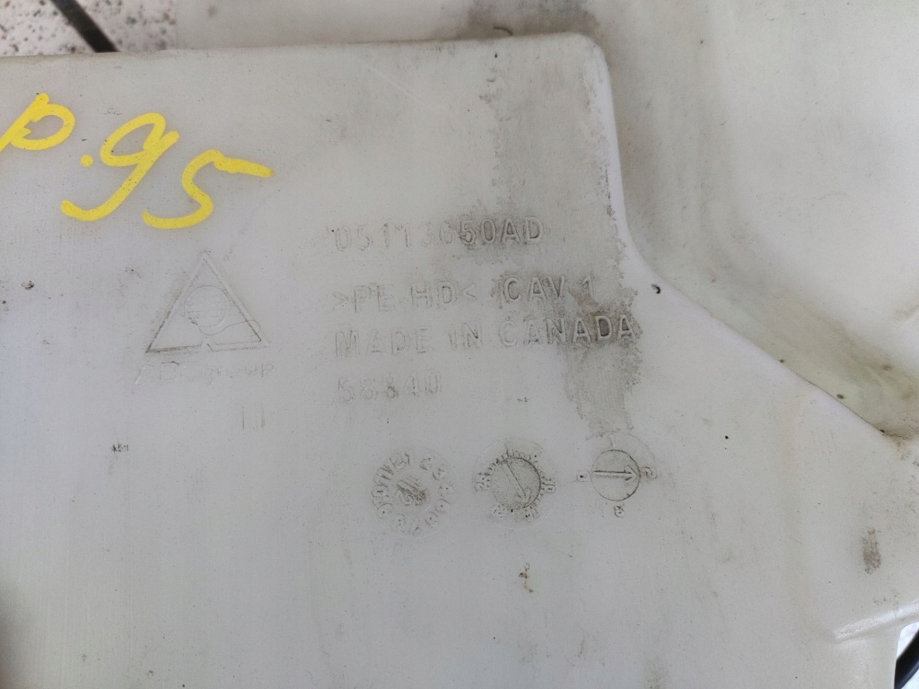 Бак распылителя перед chrysler town and country 5 facelift 2012 Недорого