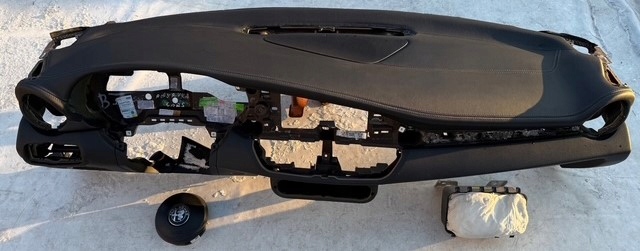 фото №2, Alfa romeo giulia панель приладів консоль подушка безпеки подушки безпеки повітряні ремені pas шкіра !