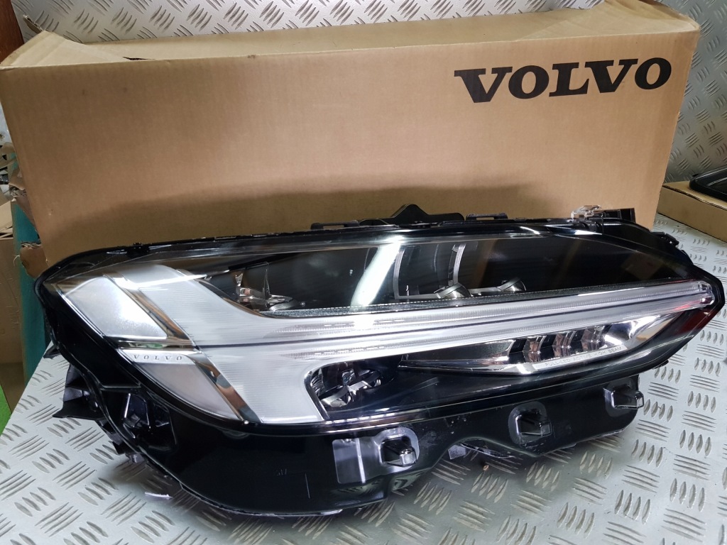 фото №1, Лампа правая правый перед передняя volvo s90 s v 90