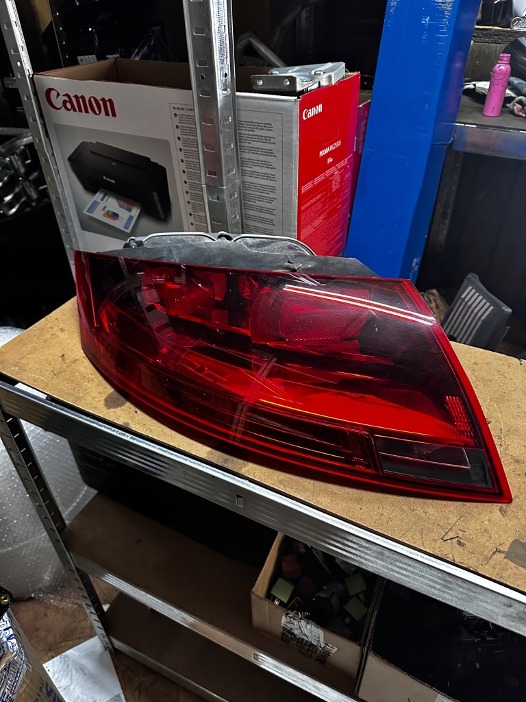 фото №1, Лампа левый задняя audi tt 8j coupe 8j0945095c cała !