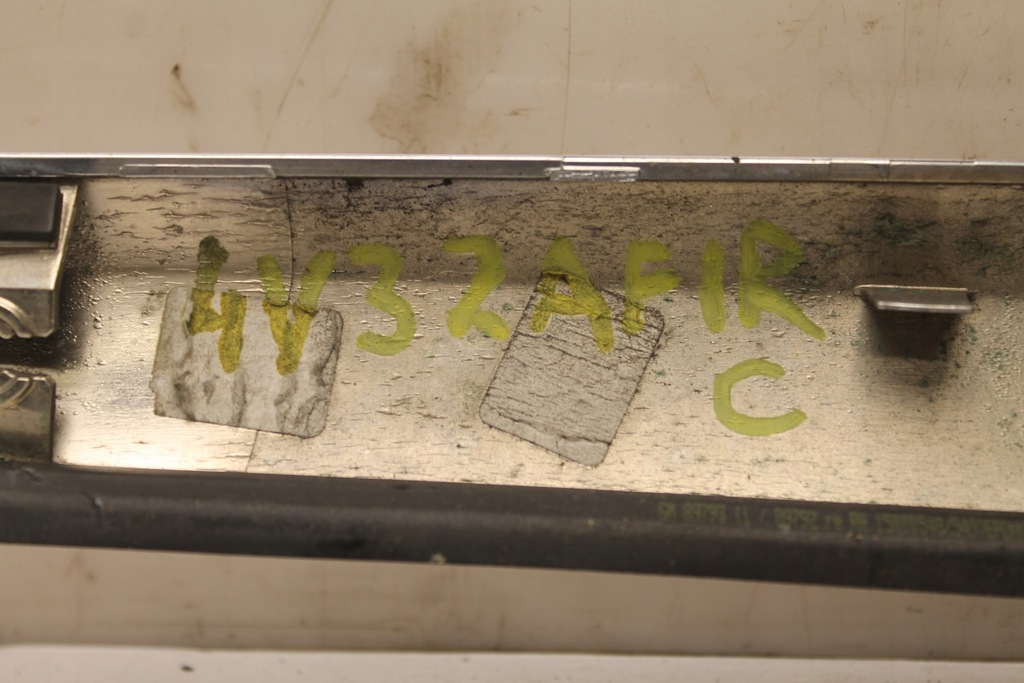 фото №12, Opel zafira iii c 11r- накладка крышки багажника задняя