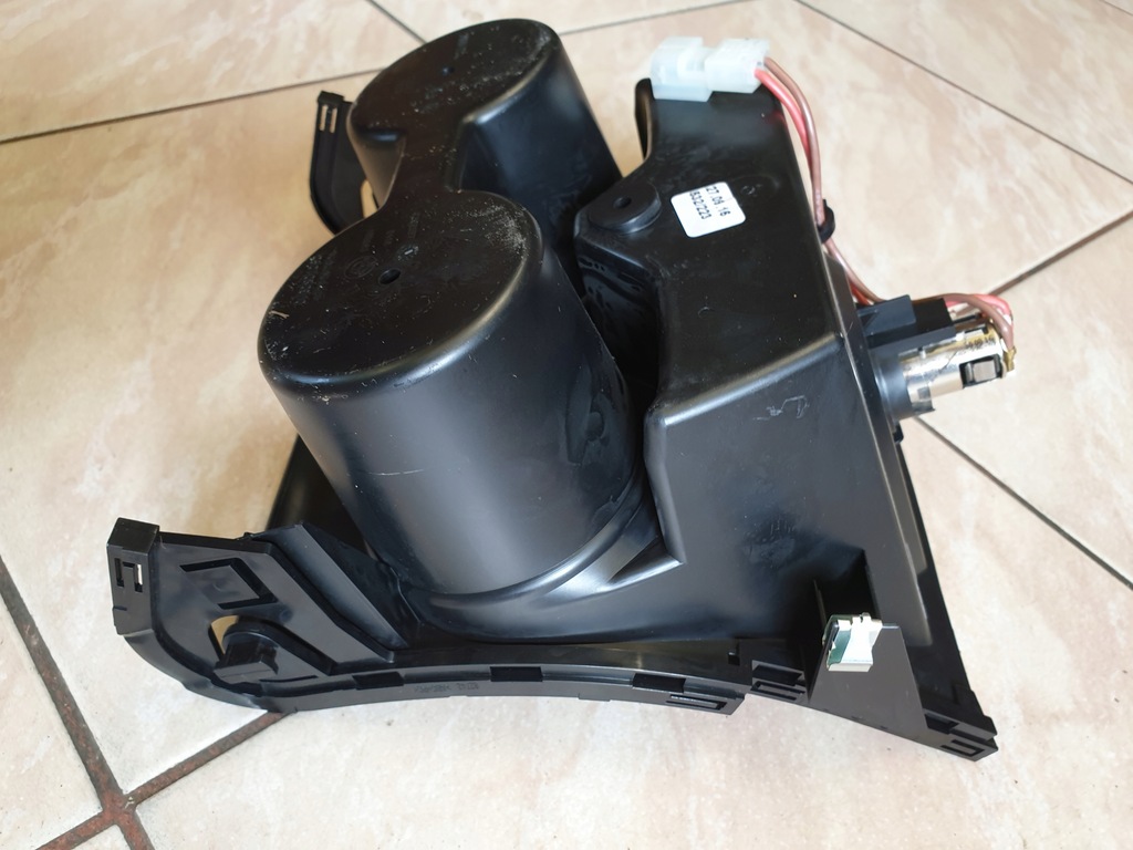 фото №8, Кронштейн na чашки бардачок підсклянник роз'єм 12v шторка bmw x1 f48 x2 оригінальний номер eu