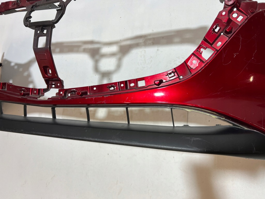 Купити Mazda 3 бампер rok 2021 колір 46v