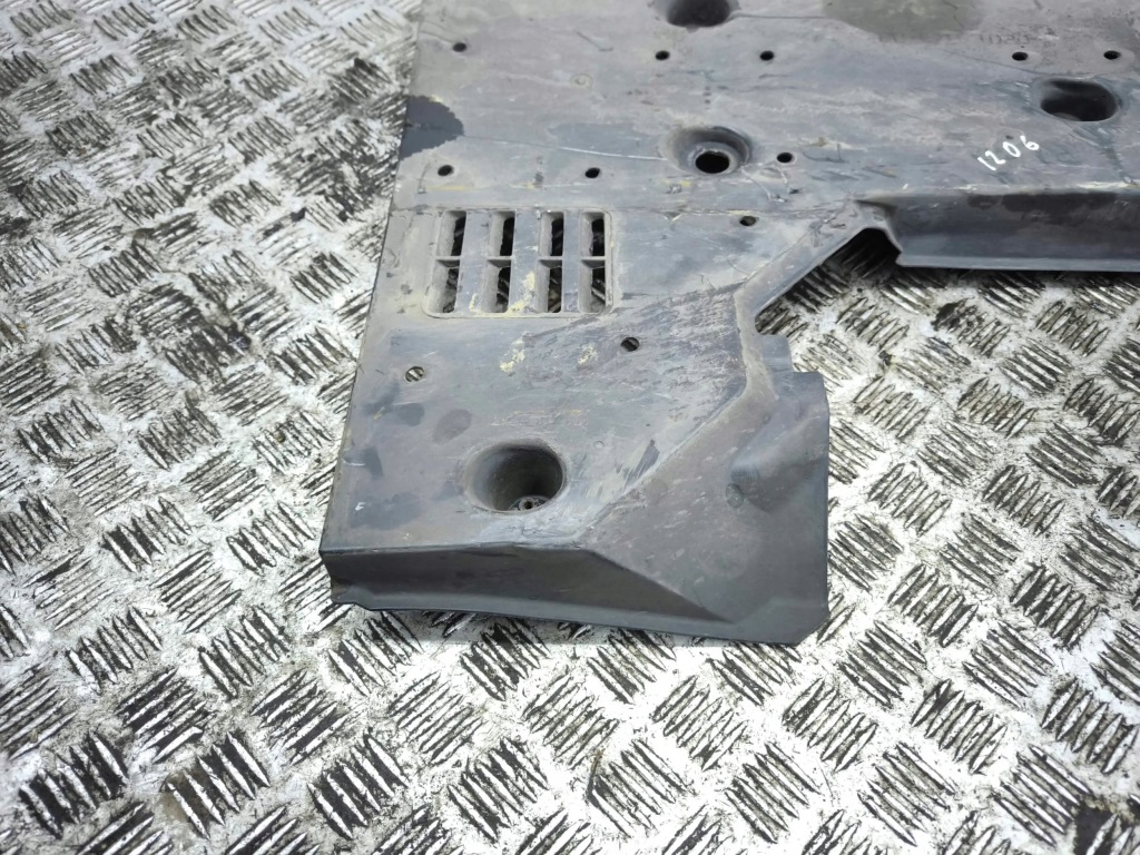 Lexus is 3 xe30 2015 накладка подвеска боковое  5816530110 Недорого