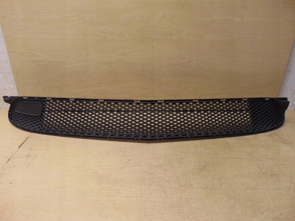 фото №1, Решётка w бампер средняя mercedes w177