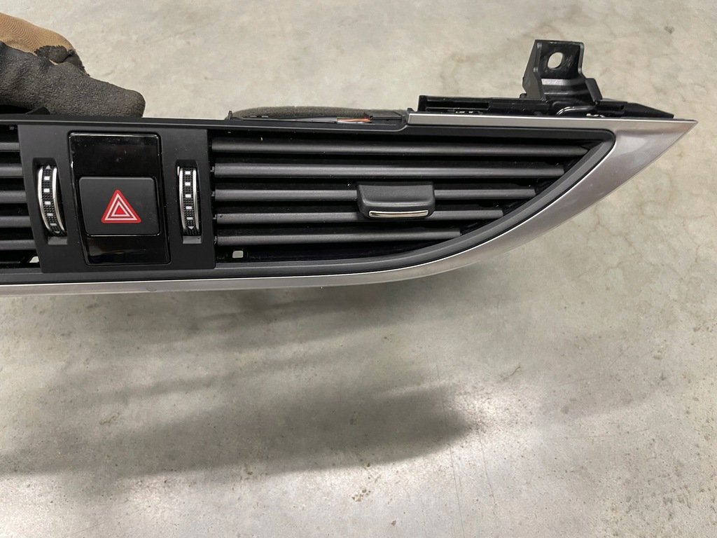 фото №7, Решётка обдув a6 c7 средняя 4g1820951