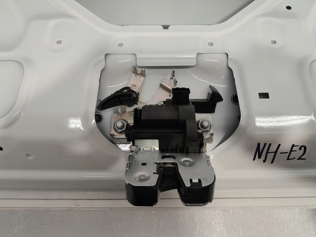 Audi a4 b9 рестайлинг  седан крышка багажника багажника задняя крышка ly9c Недорого