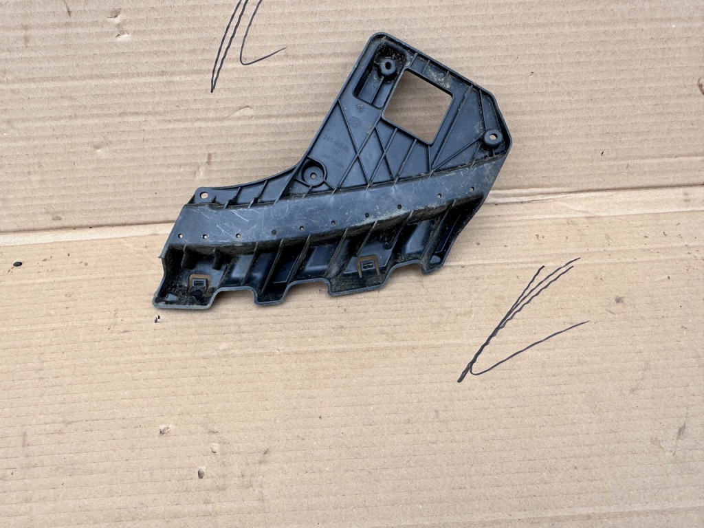 фото №1, Направляющая кронштейн лампы перед tesla model 3 24546182