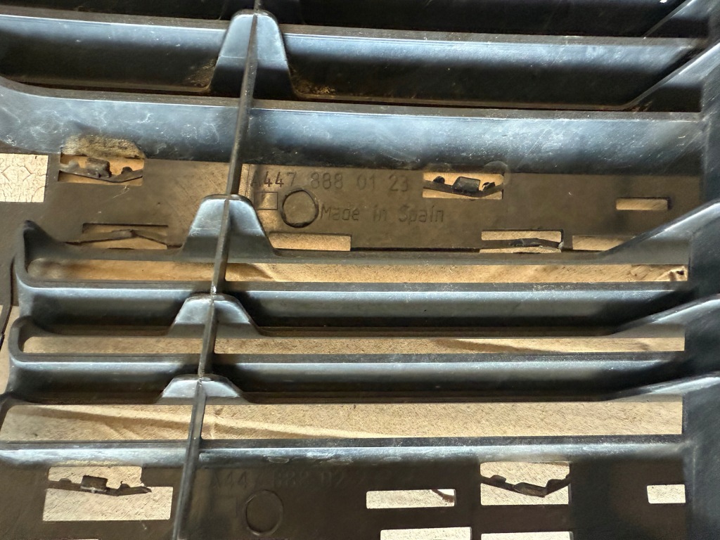 Решітка радіатора решітка радіатора решітка бампер mercedes vito w447 a4478880123 a4478801901 хром в Україні