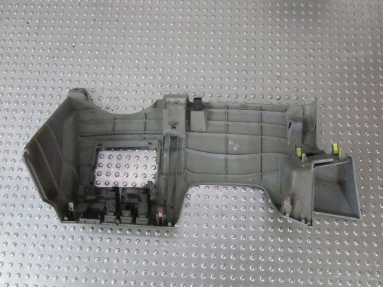 Toyota tacoma 2 2013 бардачок накладка корпус в Украине