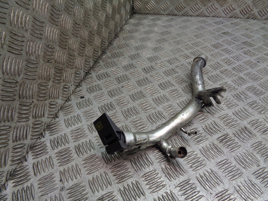 фото №1, Заливная горловина масла fiat stilo 1.6 16v