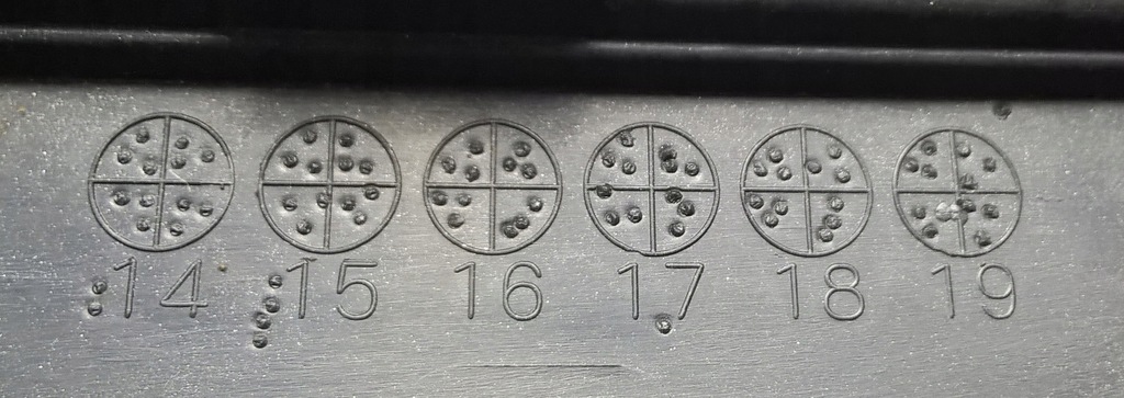 фото №13, Outlander iii lift 2014- накладка крышки задняя оригинал