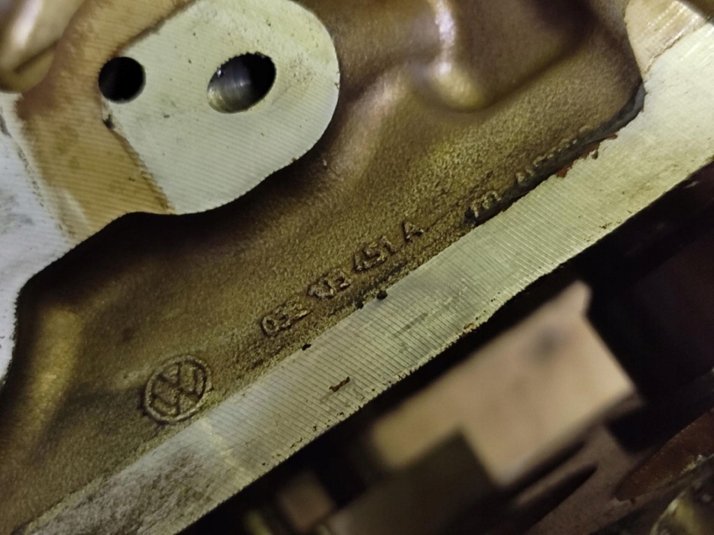 Skoda fabia 1 1.2 крышка клапанов валы 03e103475h Цена