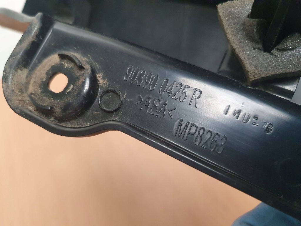 Купити Кутик захист лампи задня 903909258r 903900425r renault express 23r