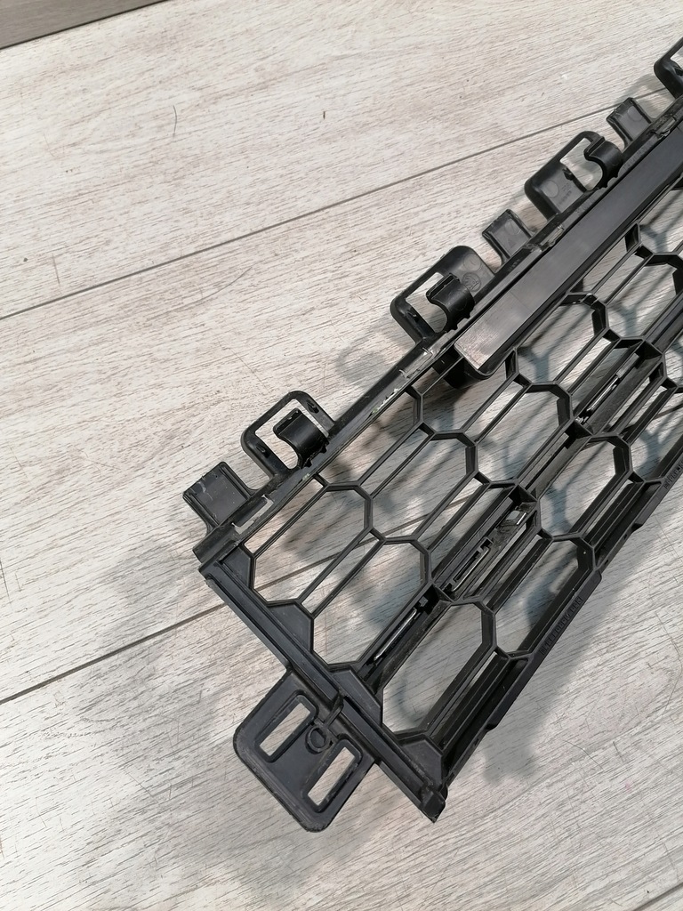 фото №15, Skoda оригинальный номер 5e3853677a решётка бампера