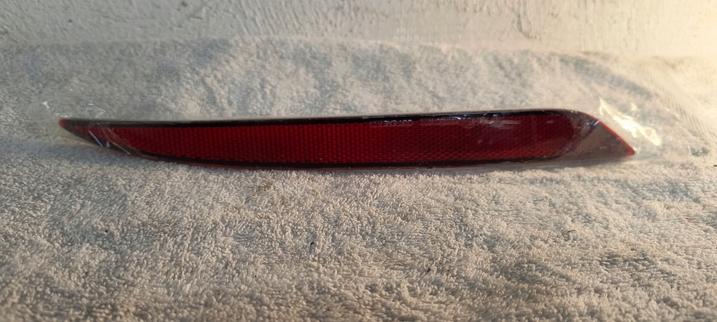 фото №1, Відбивач бампера задня правий tesla model 3