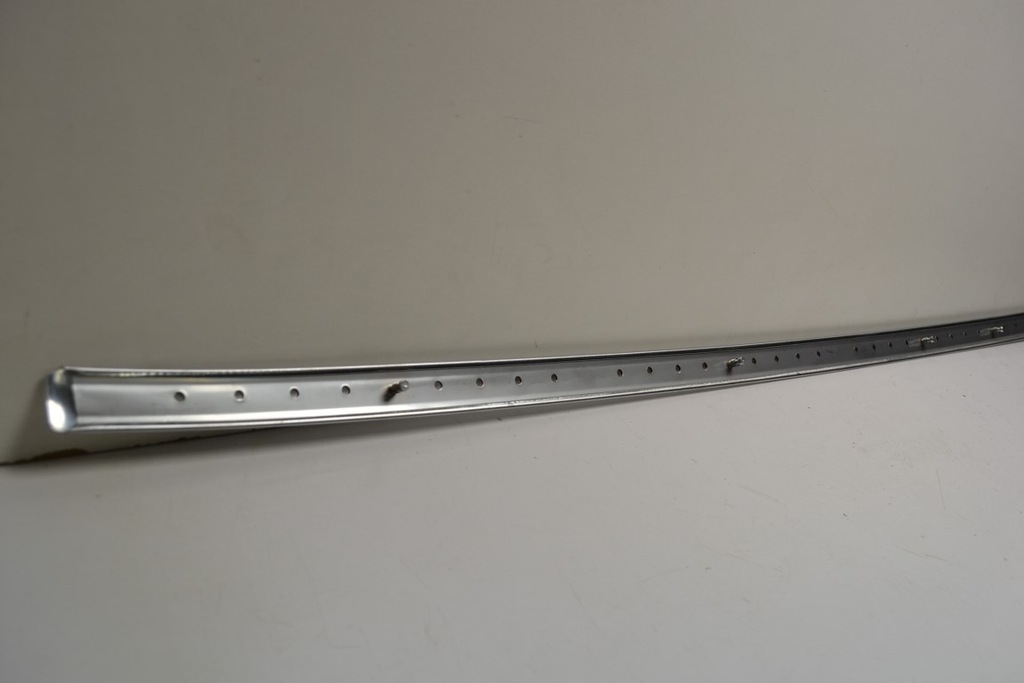 фото №8, Mercedes w124 молдинг хром бампера задняя средняя