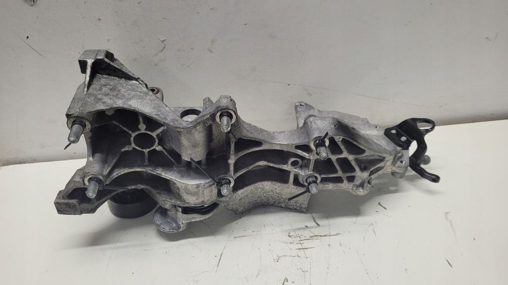 Кронштейн кронштейн генератора audi a4 a5 2.0 tdi cag Недорого