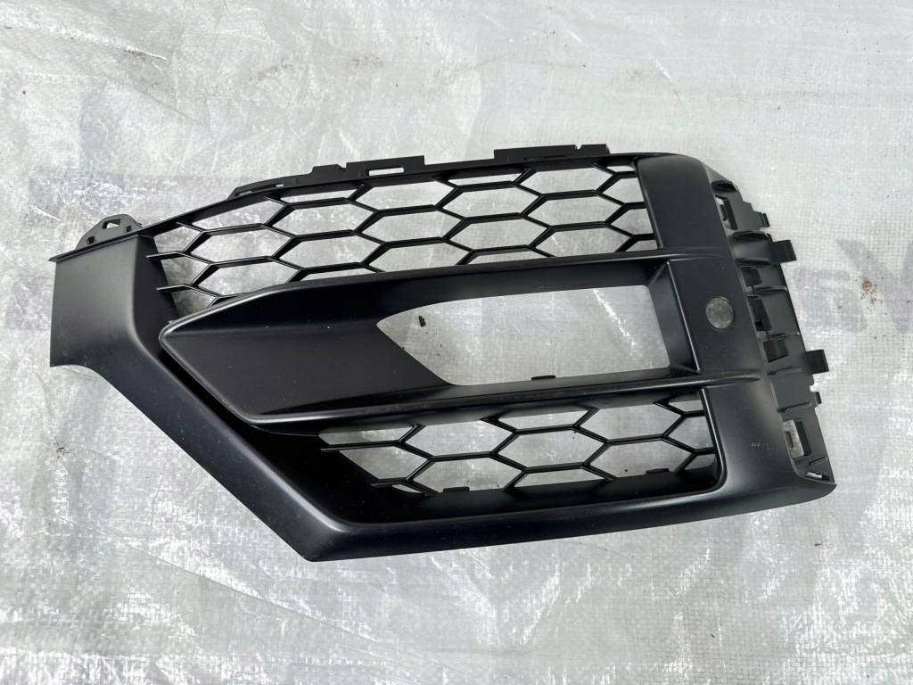 фото №1, Audi q2 sline правая решётка бампера