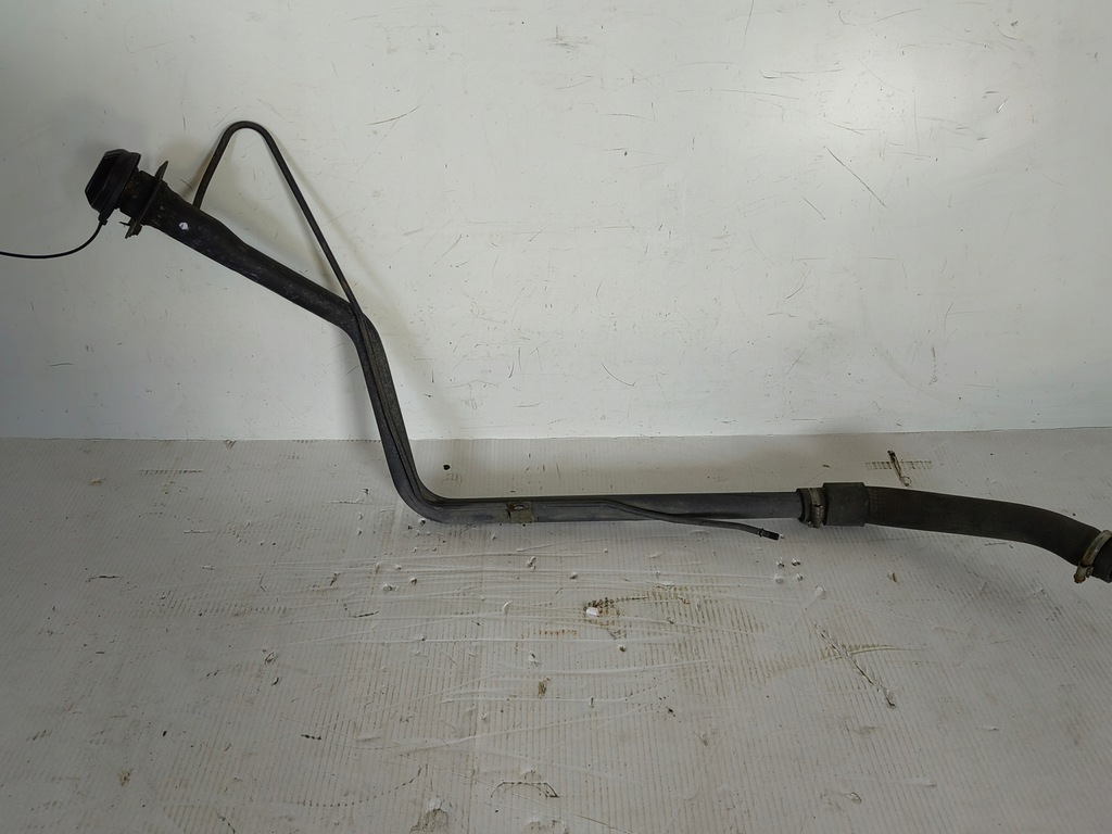 фото №1, Chevrolet hhr заливна горловина пального