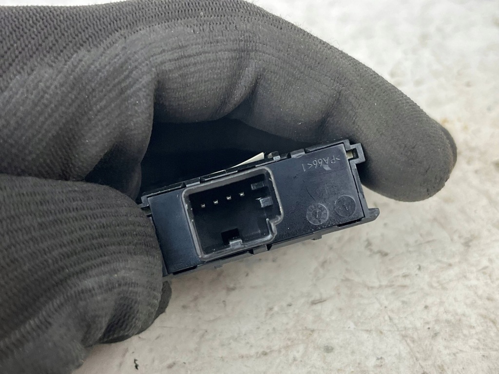 Роз'єм usb alfa romeo stelvio 01561397270 Оригінал