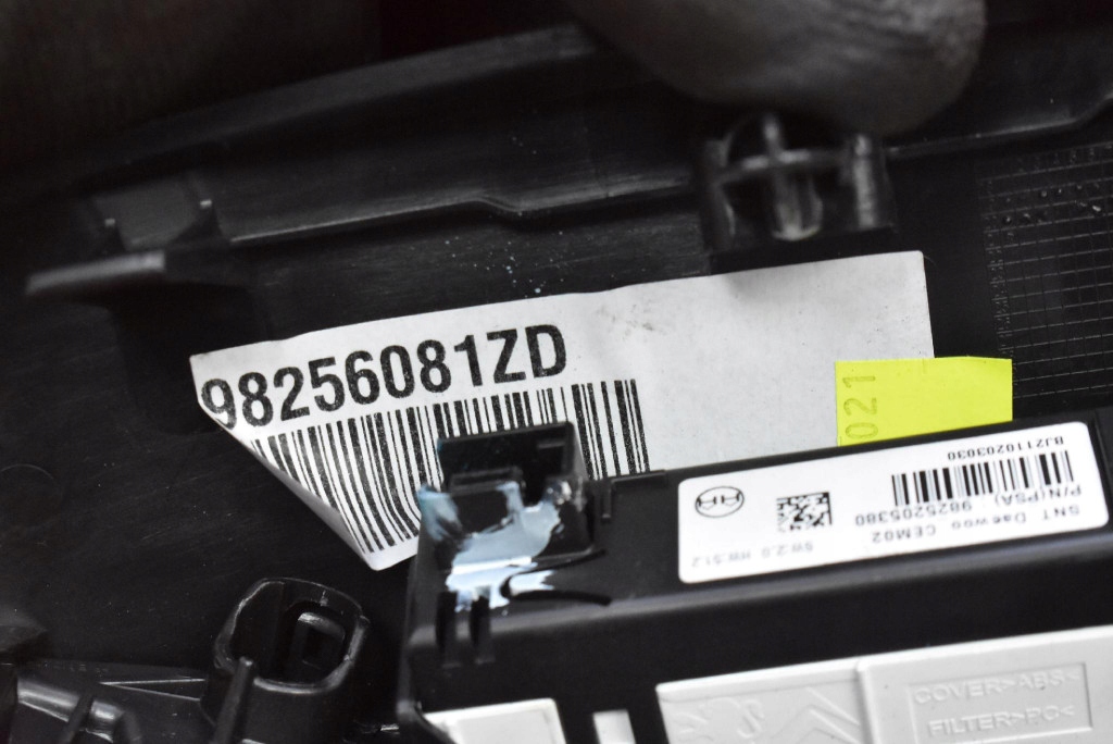 фото №9, Лампа освещение салона перед 9814757480 peugeot 2008 2 ii 19-21