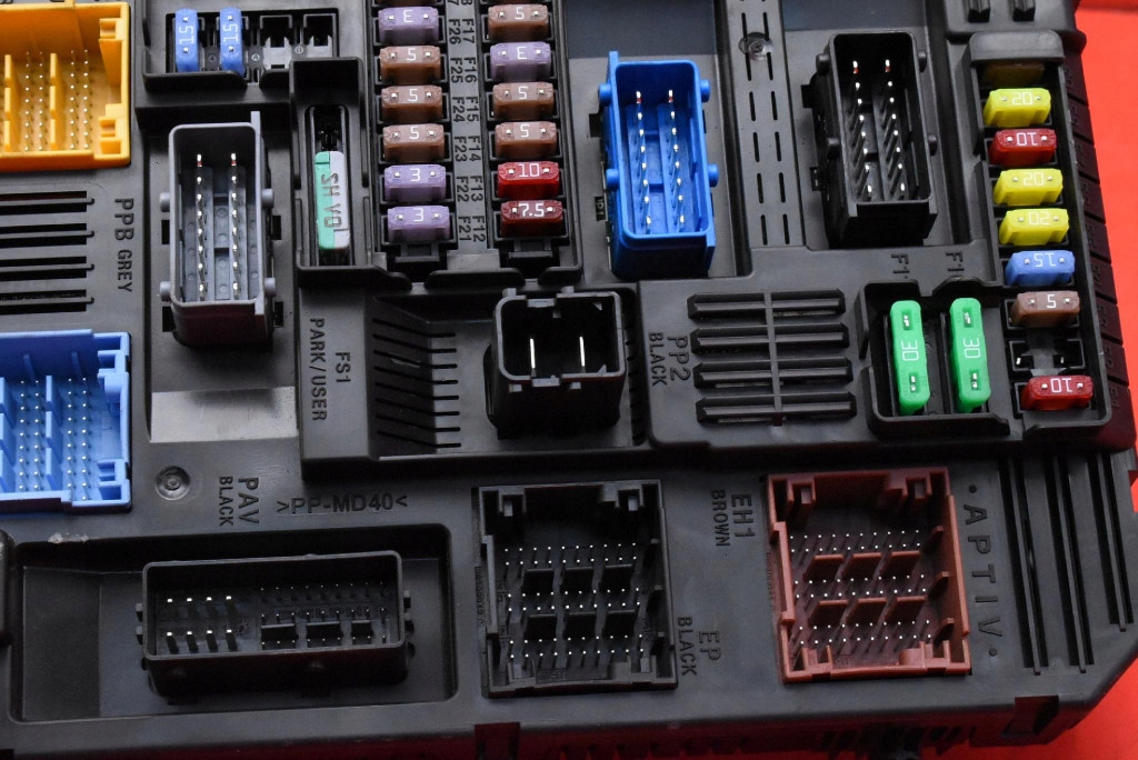 фото №8, Коробка запобіжників bsi 9832881380 peugeot 5008 2 ii 1.5 bluhdi 130 km