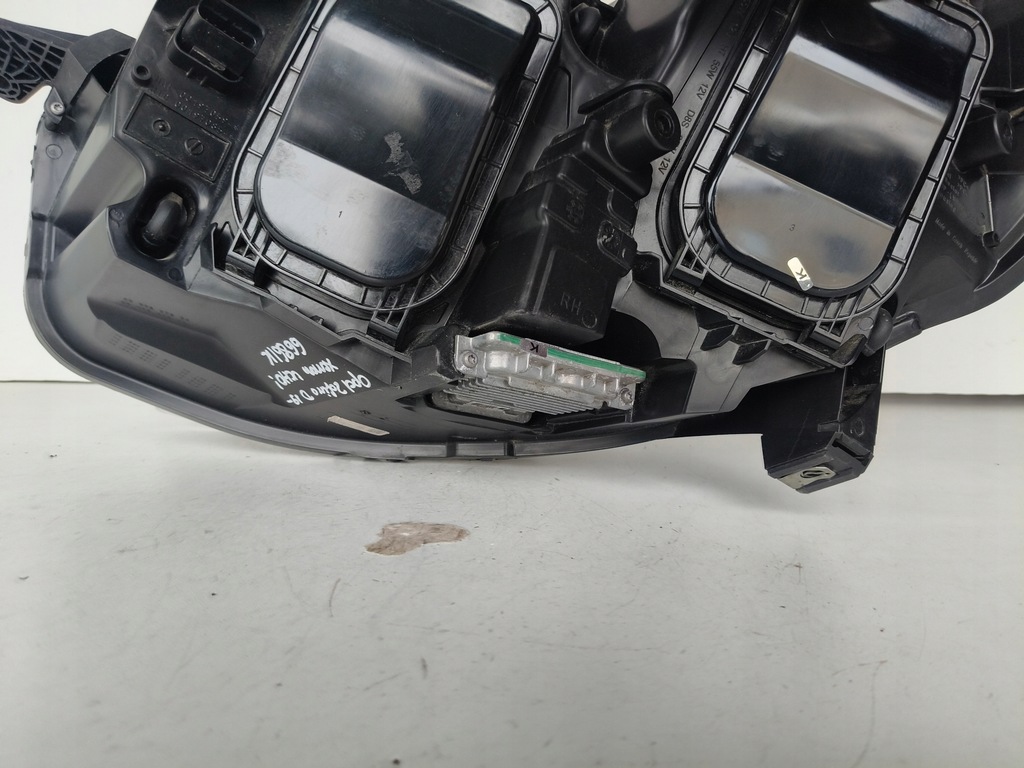 фото №9, Лампа правая фара opel vivaro c 19- zafira d ксенон