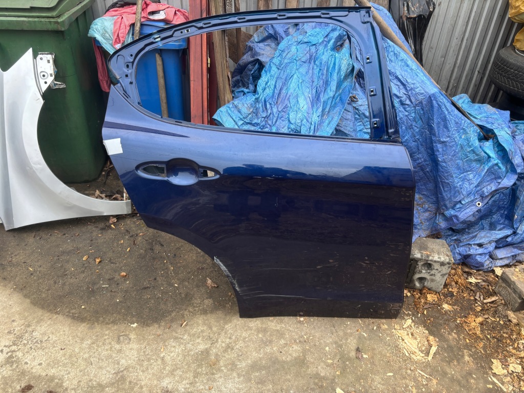 Купити Двері задній права сторона alfa romeo stelvio 949 2017