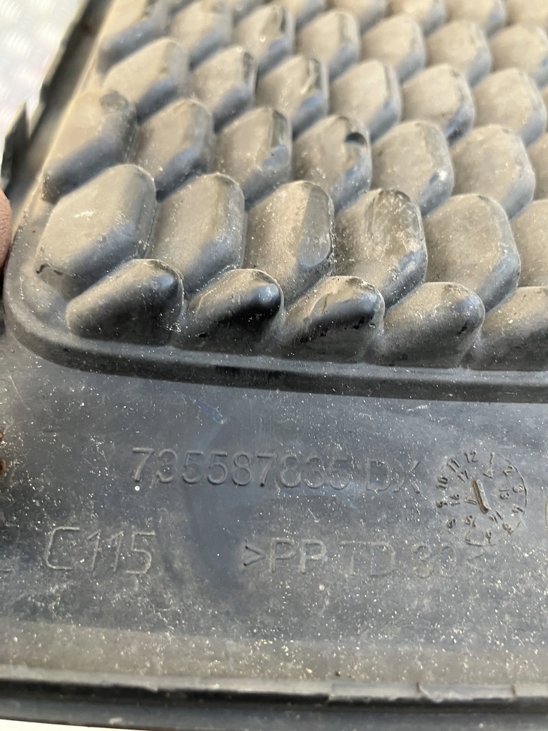 фото №2, Заглушка бампера права jeep renegade 14- 735587835