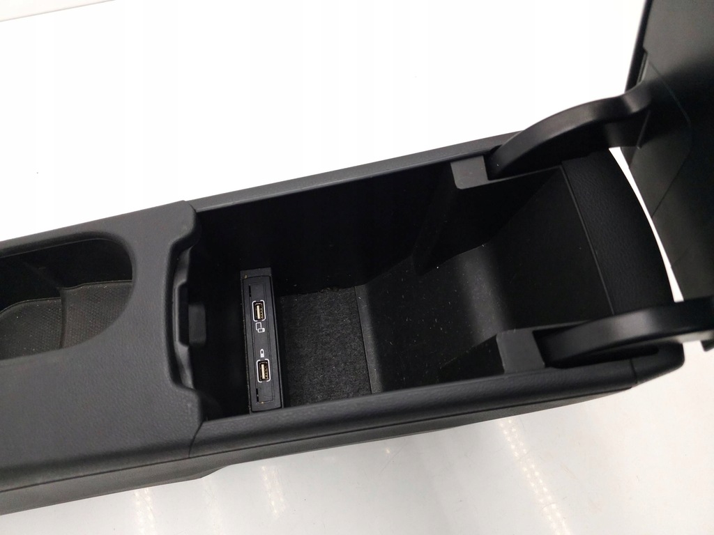 фото №13, Mercedes-benz cla c117 x117 w117 2017 підлокітник тунель середнього