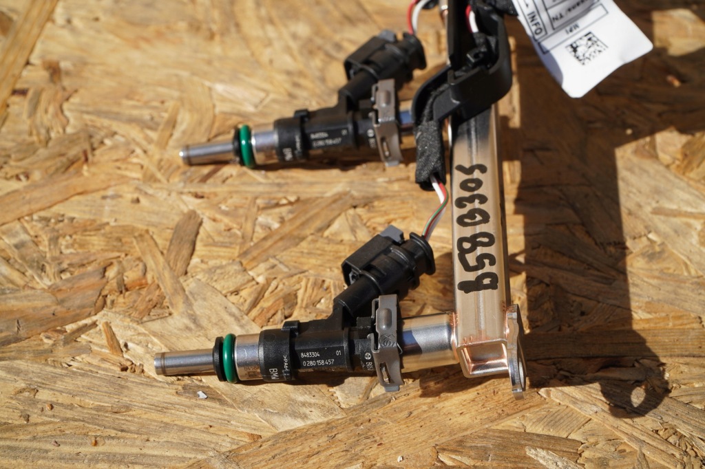 Купить Молдинг впрыскная 8489639 6xwtrysk 8483304 bmw x5 g05 3.0i 24r b58b30s