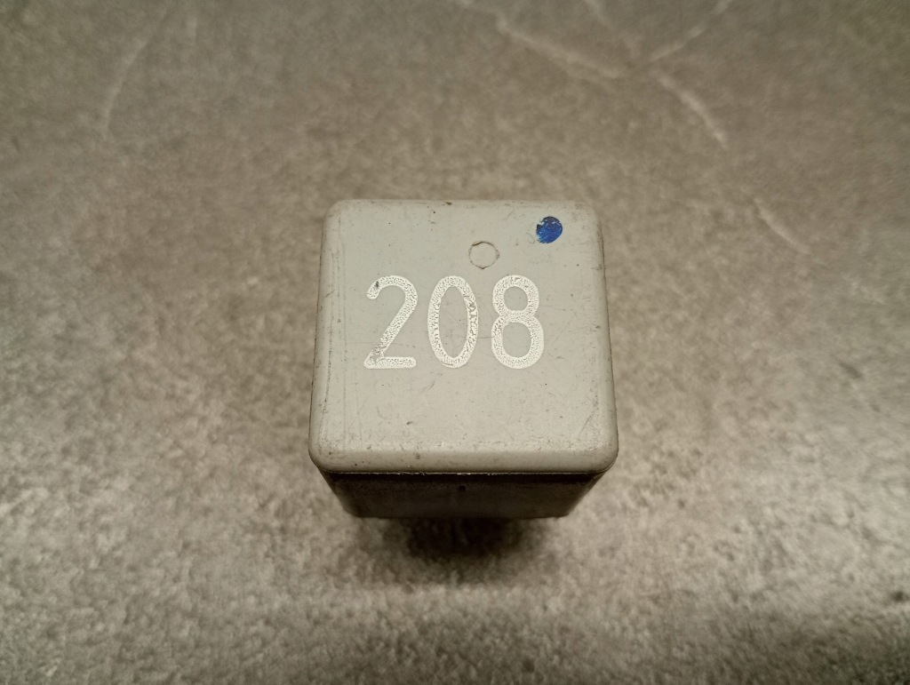 фото №1, 8a0951253b реле насоса топлива audi a8 d2